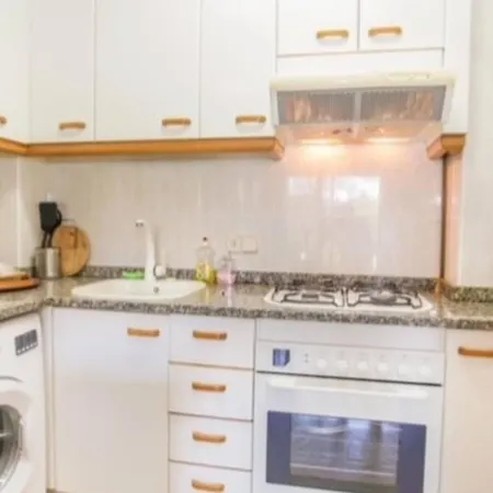 Equiped Fenals Beach Apartment *